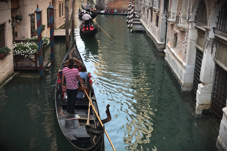 Venice: Gondola Ride & Guided Tour of St. Mark's Basilica Tour in German