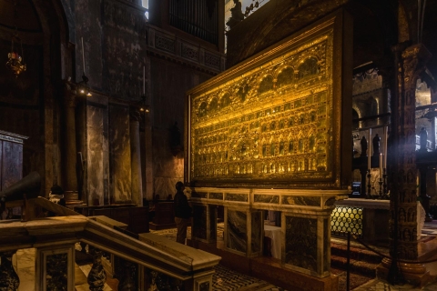 Venice: Gondola Ride & Guided Tour of St. Mark's Basilica Tour in Spanish