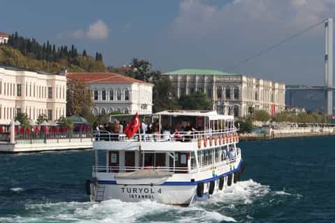 Istanbul: Dolmabahce Palace, Spice Bazaar & Bosphorus Cruise