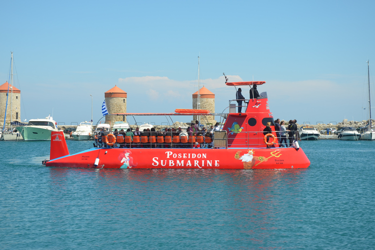 Rodes: ônibus hop-on hop-off e passeio de submarino