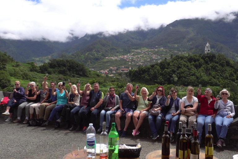 Madeira: Cabo Girão, degustazione di vini e tour in jeep della Serra d&#039;ÁguaMadeira: Tour in jeep, passeggiata sul cielo di Cabo Girão e degustazione di vini