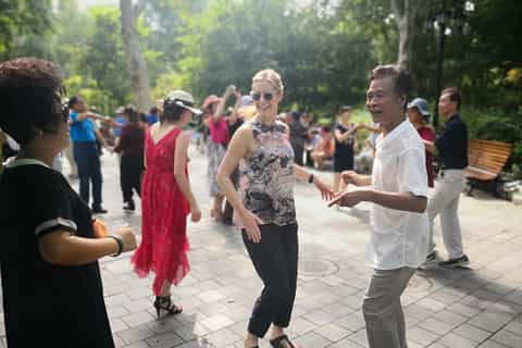Shanghai Must-See and Foodie Bike Tour