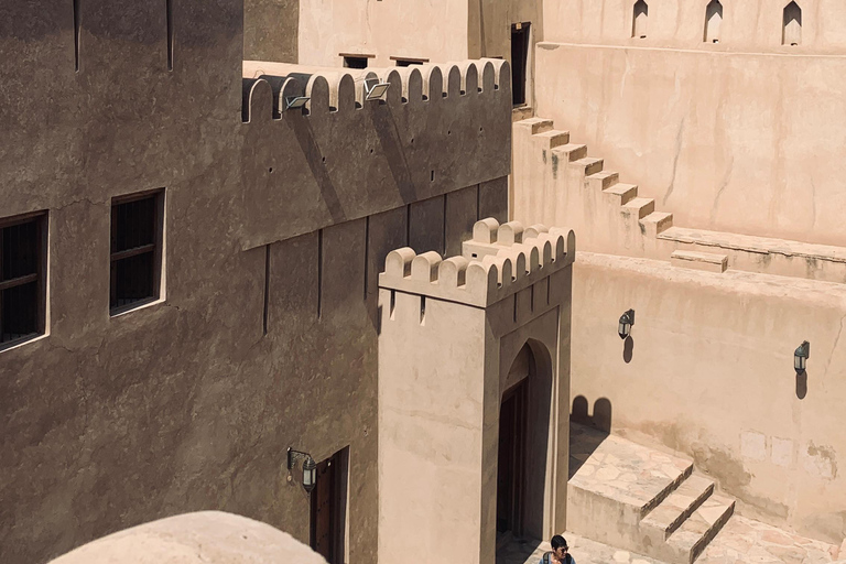 Desde Mascate: Día completo en el Zoco de Nizwa, el Fuerte de Nizwa y Jabel Akhdar