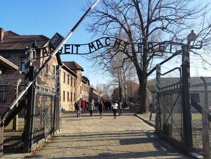 Von Warschau aus: Auschwitz-Birkenau Tour mit dem Auto