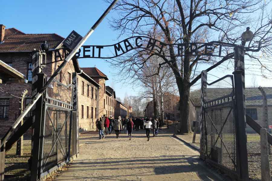 Von Warschau aus: Auschwitz-Birkenau Tour mit dem Auto. Foto: GetYourGuide