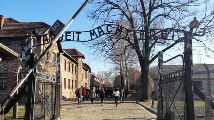 from warsaw auschwitzbirkenau tour with private transfer