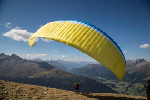 Davos: Tandem Paragliding Flight