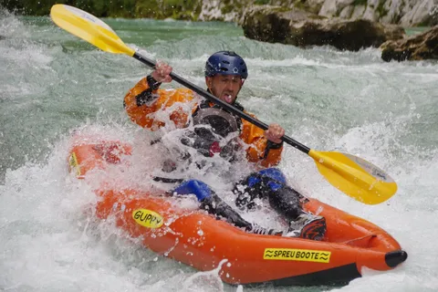Bovec: Escursione di mezza giornata in kayak lungo l'Isonzo
