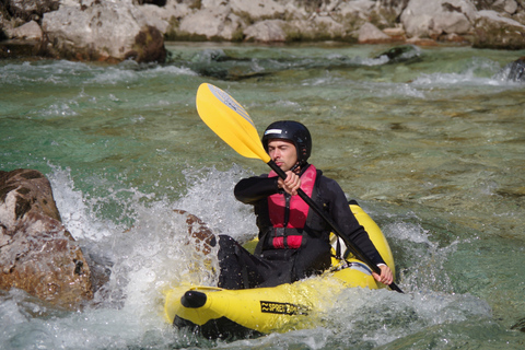 Bovec: Kajaktocht van een halve dag op de SočaBovec: kajaktocht van een halve dag langs de Soča