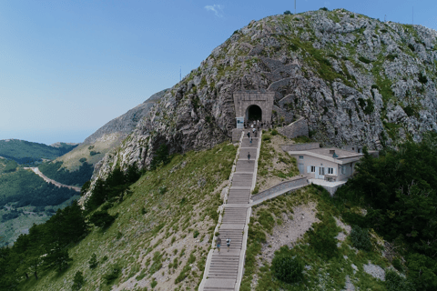 Montenegro: Ganztagestour zum Lovcen-Nationalpark &amp; mehrGruppentour: Abholung in Budva