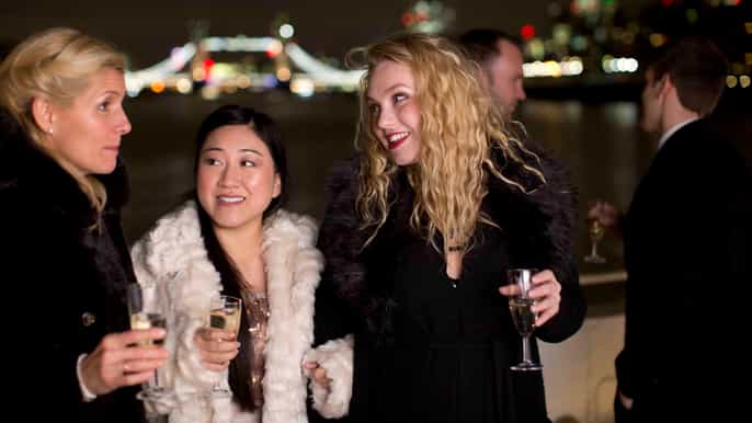 the london showboat dinner show sightseeing cruise
