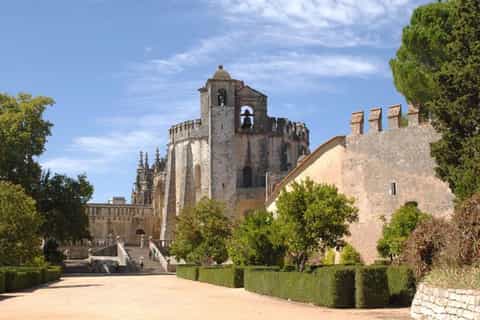 From Lisbon: Tomar and Almourol Castle Private Tour