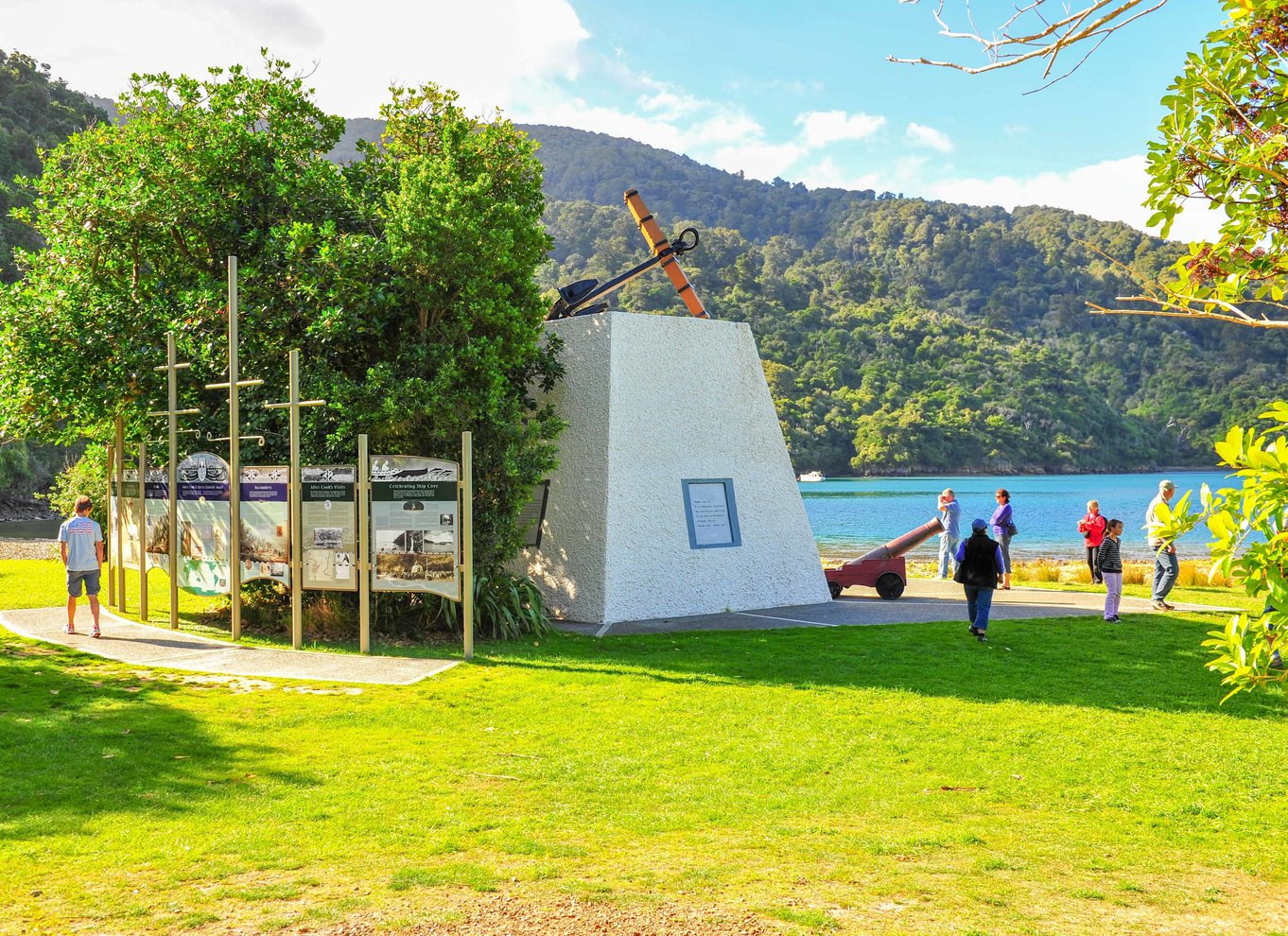 Krydstogt i Marlborough Sounds og Ship Cove fra Picton