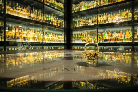 Edinburgh: The Scotch Whisky Experience Tour and Tasting Gold Tour Experience