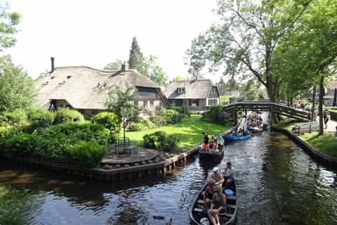 From Amsterdam: Day Trip to Giethoorn by Bus and Boat