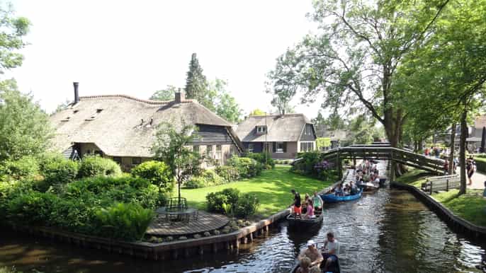 from amsterdam day trip to giethoorn by bus and boat
