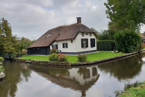 From Amsterdam: Day Trip to Giethoorn by Bus and Boat