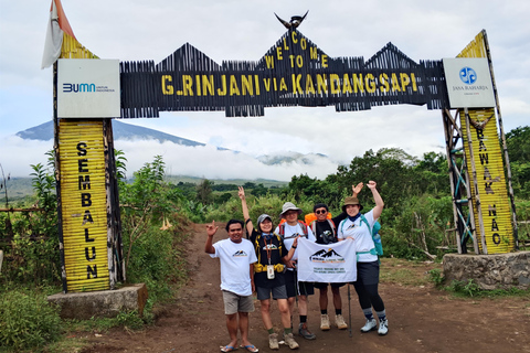 Mount Rinjani Trekking 3D/2N To Summit,Lake & Hot Spring Mount Rinjani Hike 3 Days 2 Night Summit,Lake & Hot Spring