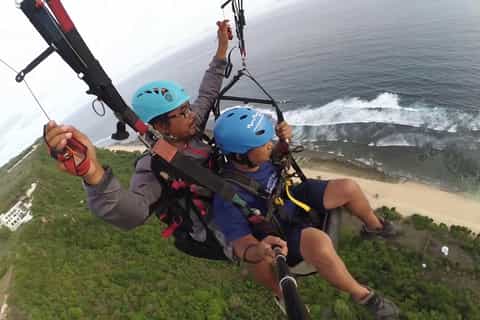 Uluwatu: Tandem Paragliding Experience
