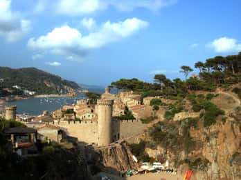 From Lloret de Mar: Roundtrip Ferry to Tossa de Mar