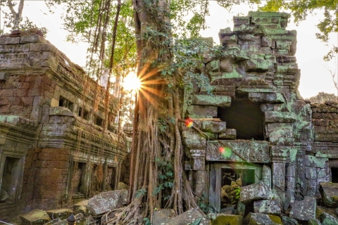 Siem Reap: całodniowa wycieczka do świątyń w małej grupieAngkor Wat: najważniejsze wydarzenia i wycieczka z przewodnikiem po wschodzie słońca