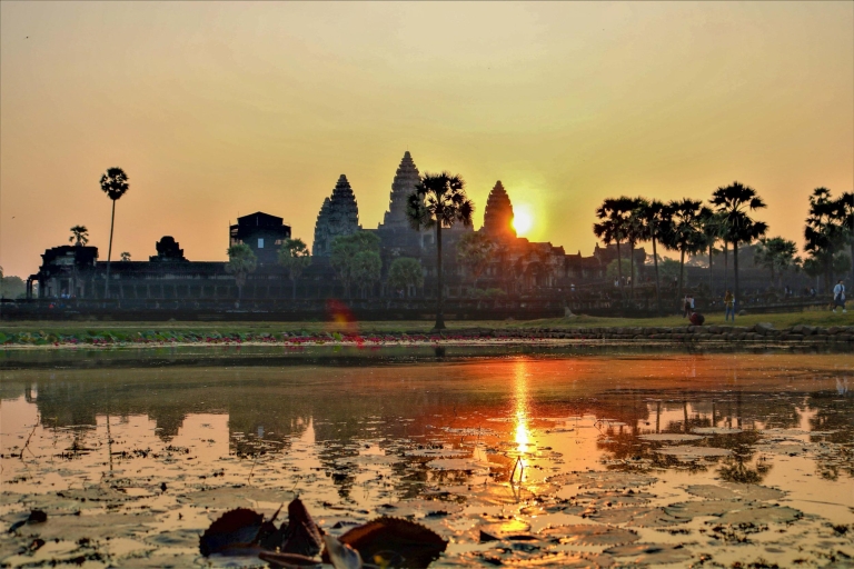 Angkor Wat : points forts et lever du soleil avec un guideAngkor Wat : visite privée d’une journée