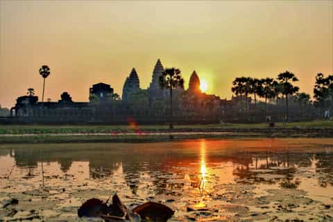 Angkor Wat: Highlights and Sunrise Guided Tour