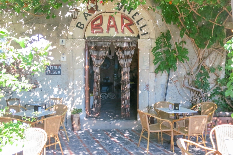 Sicile : excursion privée "Le Parrain" avec option déjeunerDepuis Taormine : "Le Parrain" dégustation de vin et plats