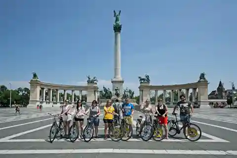 Budapest - en cykeltur Stadsvandring på cykel med kaffestopp