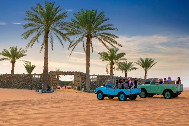 Dubai: Heritage Safari im Vintage Land Rover mit Abendessen