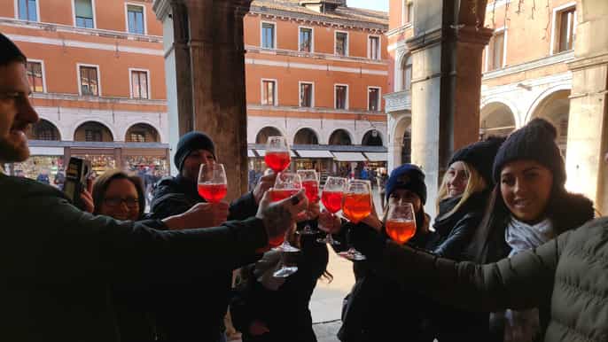 veneza mercado de peixe local com cicchetti almoço e vinho