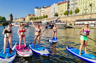 Prag: Paddle Boarding im Stadtzentrum