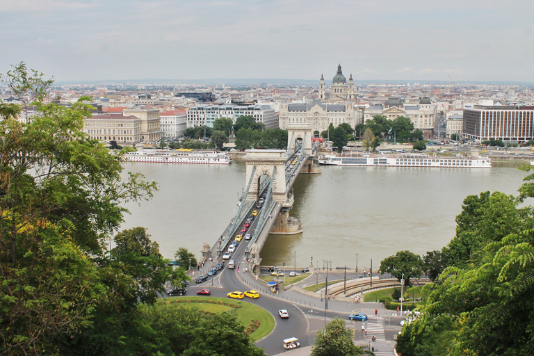 E-biketour Boedapest met koffiestop2,5-uur durende tour met Buda Castle District