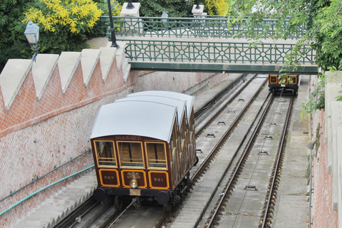 Budapest: Rundgang mit Burgpalast und Café-Besuch