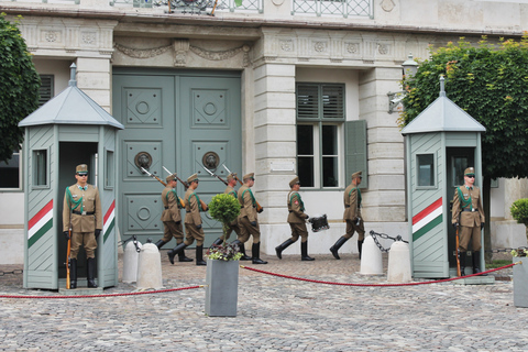 Budapest: passeggiata nel quartiere del castello con ingresso alla chiesa di Mattia