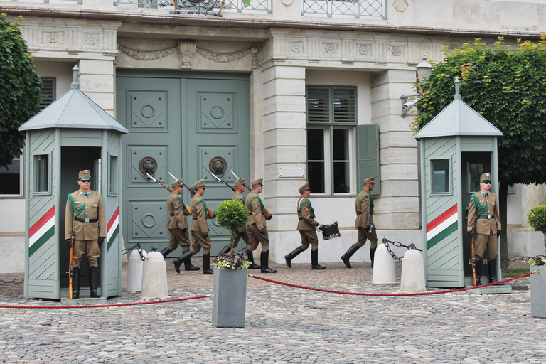 Budapest: Castle District Walk with Café Stop