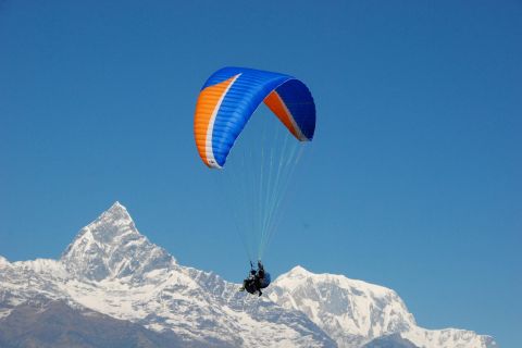 Pokhara: volo di 30 minuti in parapendio biposto