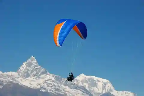 Pokhara: 30-Minute Tandem Paraglide