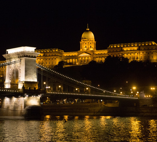Budapest: Night Walking Tour with Danube River Cruise