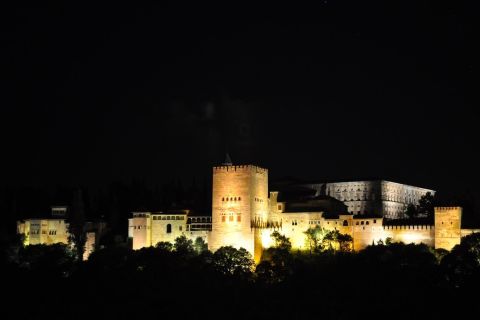 Гранада: ночное посещение дворцов Альгамбра и Насридов