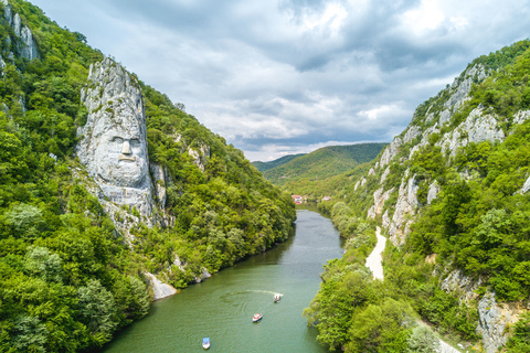 Belgrad: Blue Dunaj Driving Tour i 1-godzinna przejażdżka łodzią motorowąWspólna wycieczka