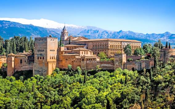 Ab Málaga: Landausflug nach Granada und zur Alhambra