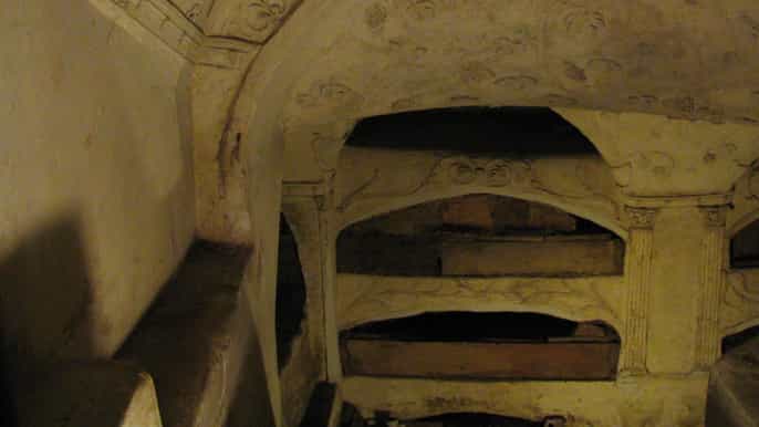 guided tour in the catacombs of rome