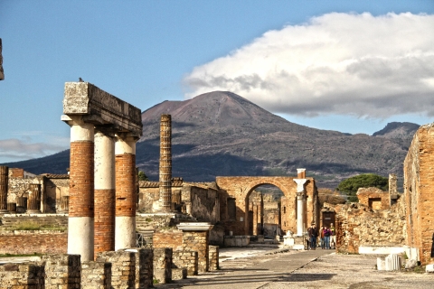 Desde Roma: excursión privada de un día a Pompeya en coche o trenTour en coche