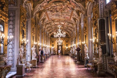 Rzym: zarezerwowane wejście do Palazzo Doria Pamphilj