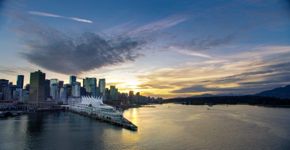 Bustour bei Sonnenuntergang: Stanley Park & English Bay mit Fotostopps
