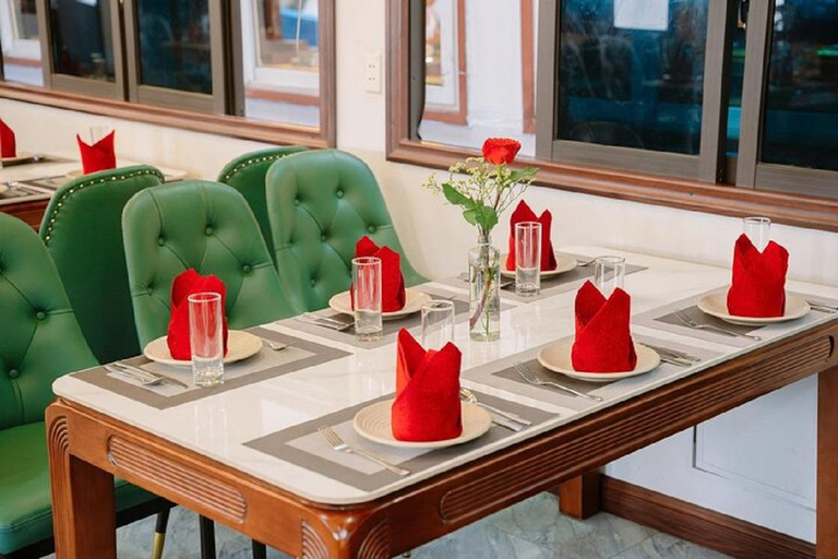 下龙湾豪华游轮一日旅行选项2：从河内老城区接客