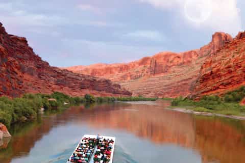 Moab: Colorado River Dinner Cruise with Music and Light Show