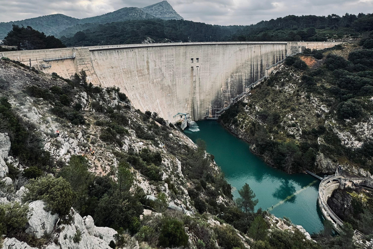Aix-en-Provence: Hiking near Bimont Dam with Cinematic Reel