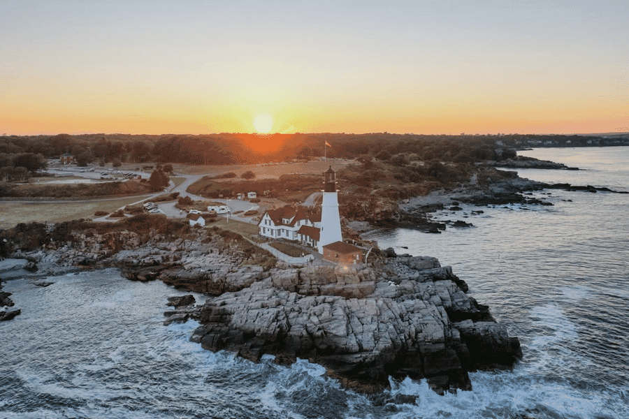 Portland: Sonnenuntergangsfahrt zu den Leuchttürmen der Casco Bay. Foto: GetYourGuide Portland: Sonnenuntergangsfahrt zu den Leuchttürmen der Casco Bay. Foto: GetYourGuide